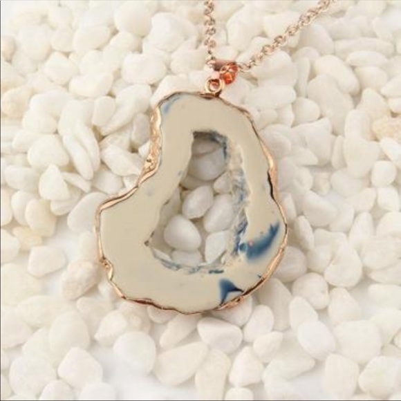 Hollow Geode Necklace - Picture 3 of 5
